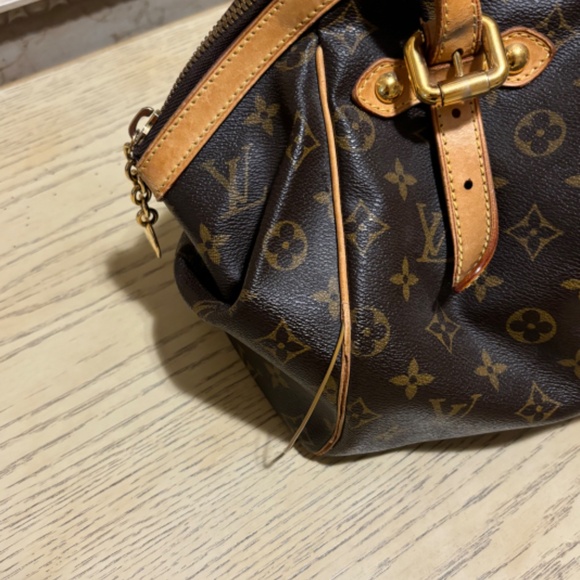 Louis Vuitton - Picture 3 of 6